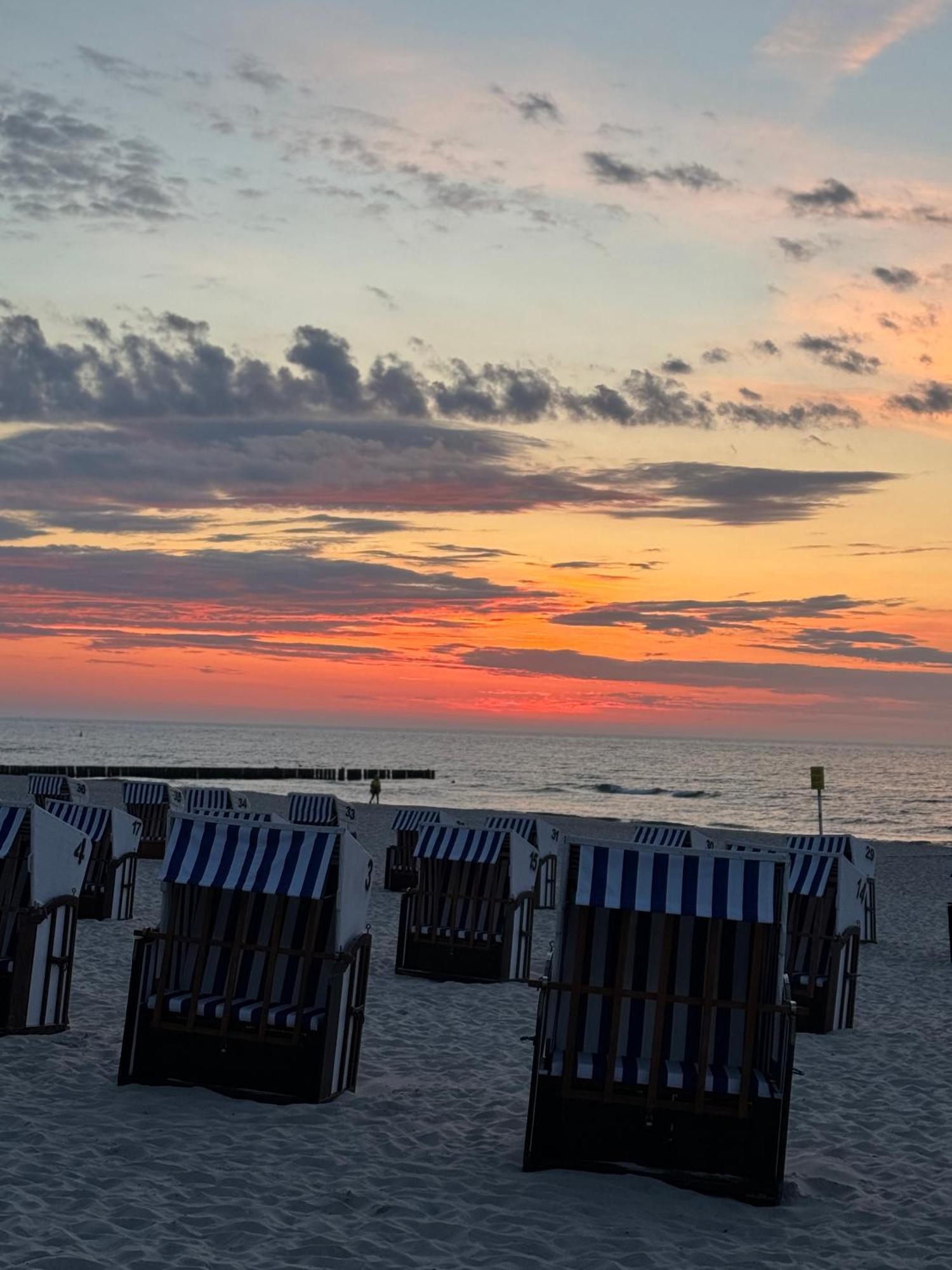 4Summer Kolobrzeg Apartamenty White Blue Sauna & Fitness & Parking 100 Metrow Do Pieknej Szerokiej Piaszczystej Plazy, Wspanialy Widok Z Duzego Tarasu! 100 Meter Zu Einem Schoenen Breiten Sandstrand, Herrliche Aussicht Von Einer Grossen Terrasse! Exterior foto