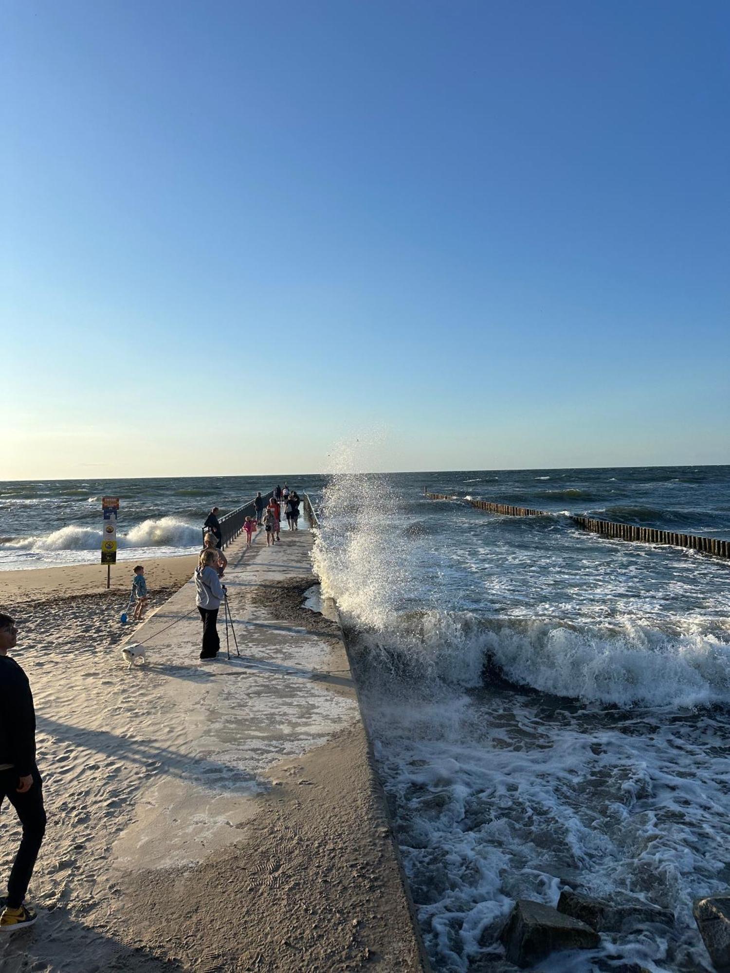 4Summer Kolobrzeg Apartamenty White Blue Sauna & Fitness & Parking 100 Metrow Do Pieknej Szerokiej Piaszczystej Plazy, Wspanialy Widok Z Duzego Tarasu! 100 Meter Zu Einem Schoenen Breiten Sandstrand, Herrliche Aussicht Von Einer Grossen Terrasse! Exterior foto